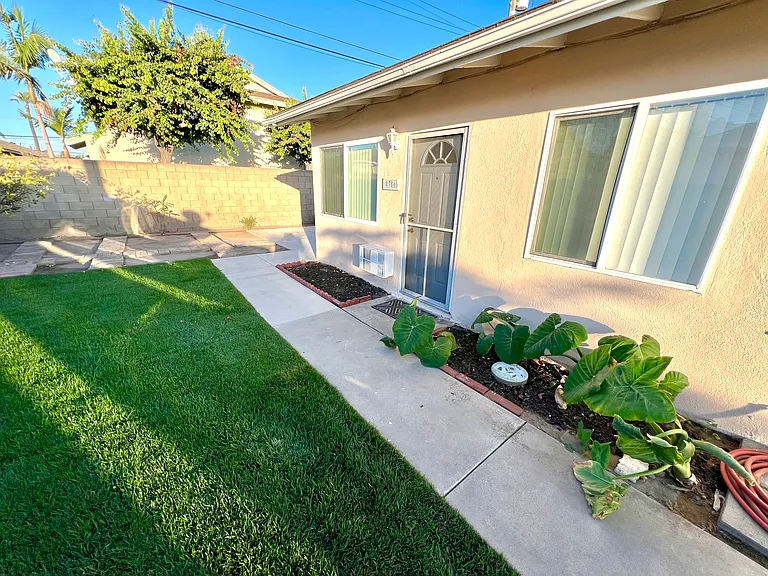 8786 La Salle St — Photo 12