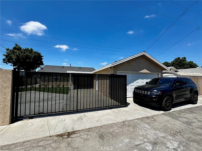 14414 Studebaker Rd — Photo 36