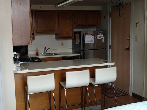 3rd image of 914 Western Avenue # Fl 2nd