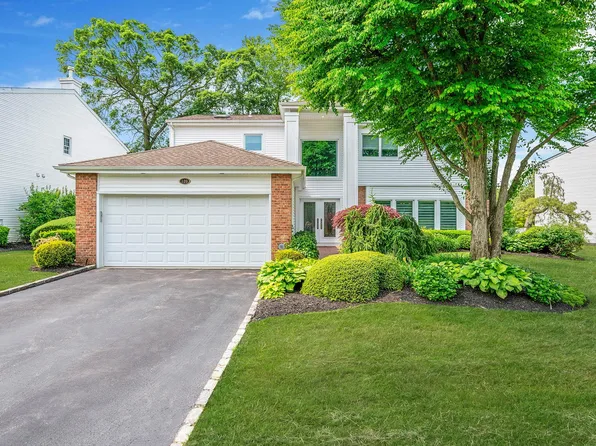 120 Fairway View Drive #120, Commack, NY 11725