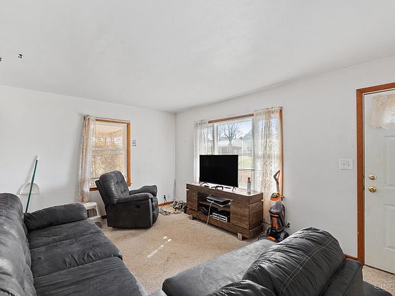 5th image of 142 Barrington Dr