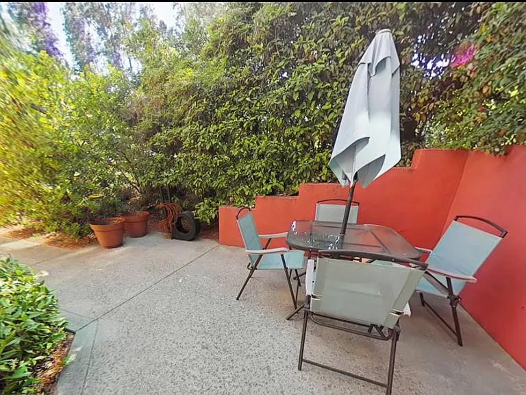2874 Victoria Ave — Photo 12