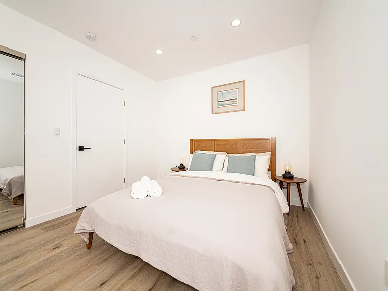 5849 Vesper Ave — Photo 17