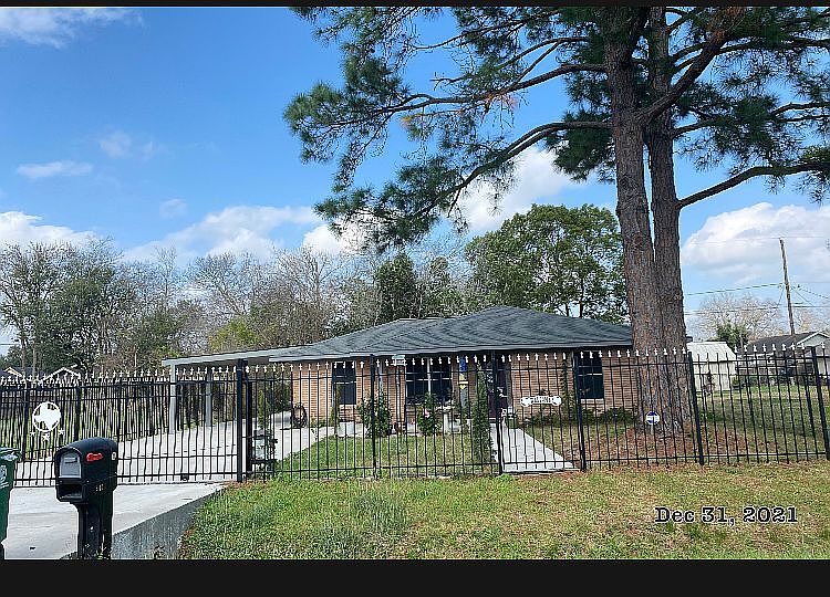2nd image of 8401 Hickok Ln