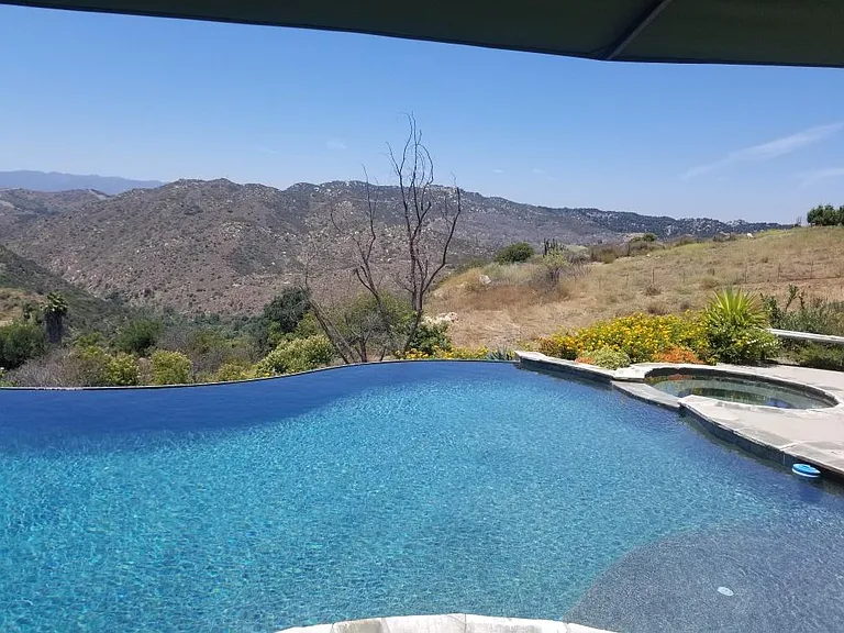 714 Hilbert Dr — Photo 2