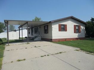 49876 Darlington Ct, Utica, MI 48315