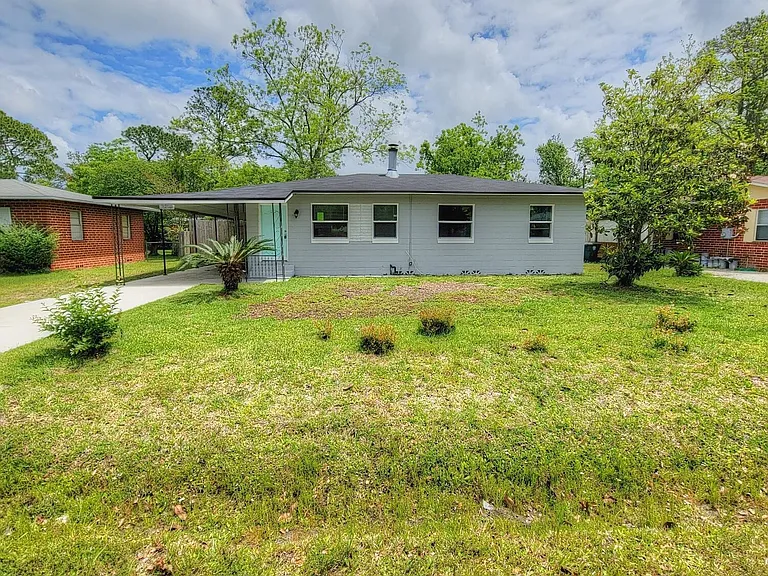3919 Skycrest Dr — Photo 2