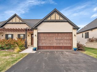 560 Mihelich Ln, Lockport, IL 60441