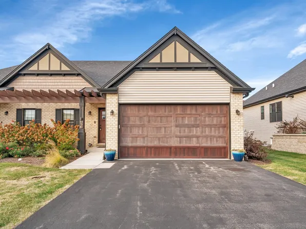 560 Mihelich Ln, Lockport, IL 60441