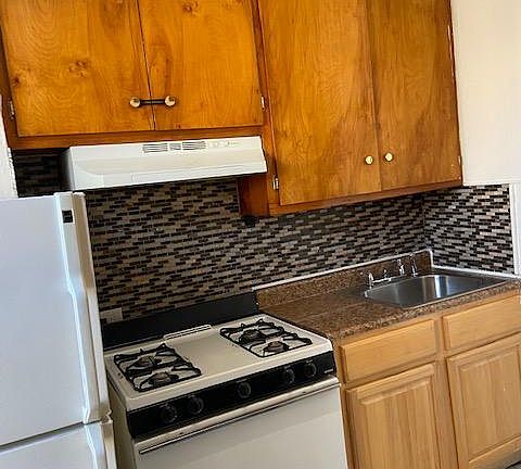 5th image of 817 E 169th St APT 3