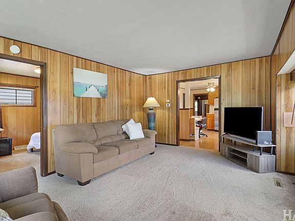 3rd image of 517 Linden Dr