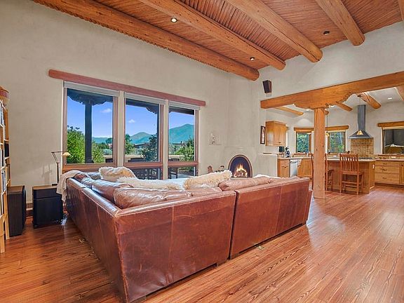 4th image of 412 Valverde Commons Dr