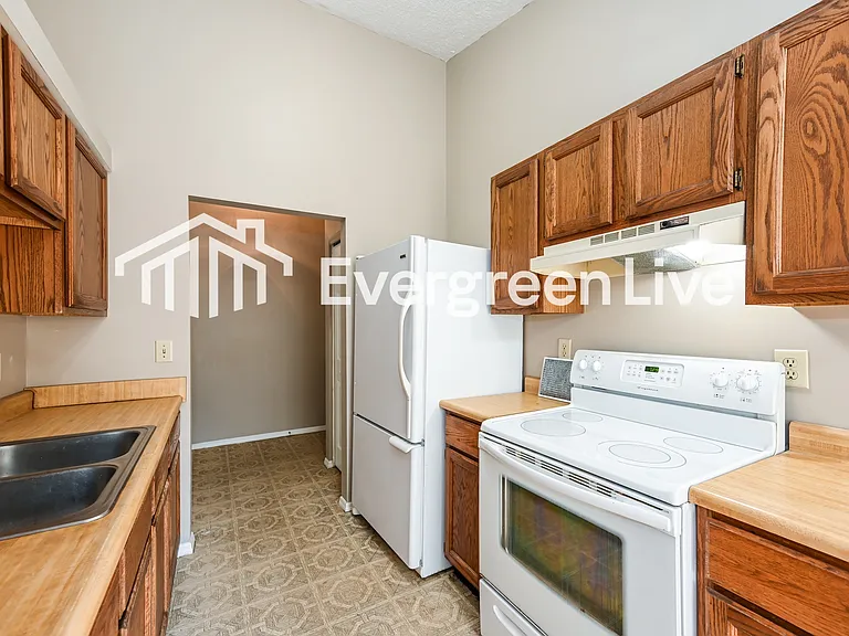 2976 Maureen Ct — Photo 7