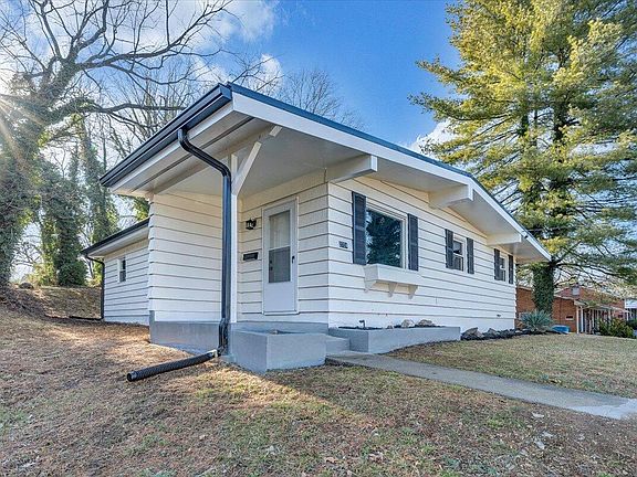 2nd image of 2724 Forest Hill Ave NE