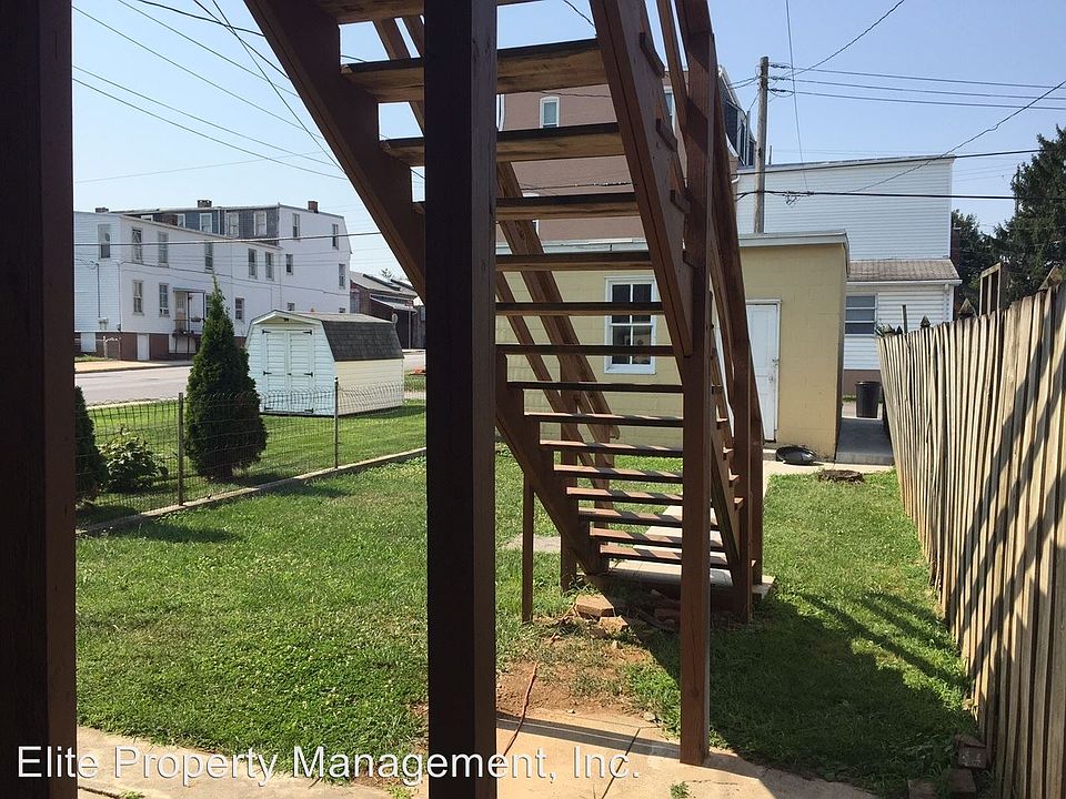 2nd image of 702 Roosevelt Ave #2