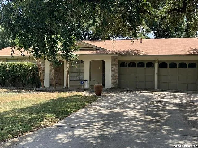 2922 Sir Phillip Dr — Photo 1