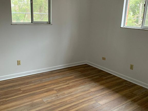 5th image of 3015 E Longview Ave
