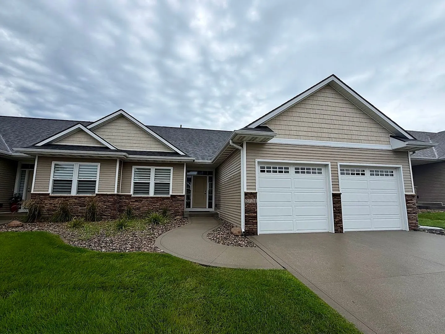 2717 & 2721 London Dr — Photo 1