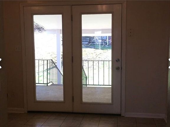 4th image of 601 W Poplar St APT 2