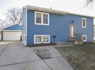 217 Cypress Dr, Streamwood, IL