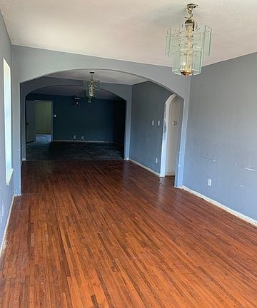 3rd image of 427 W Hermosa Dr