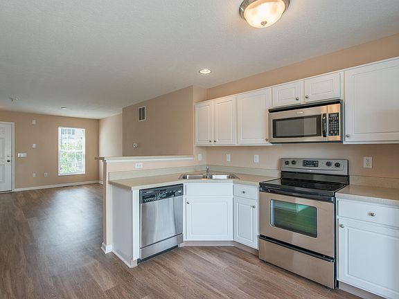 3rd image of 5304 Royal Arch Cascade Dr