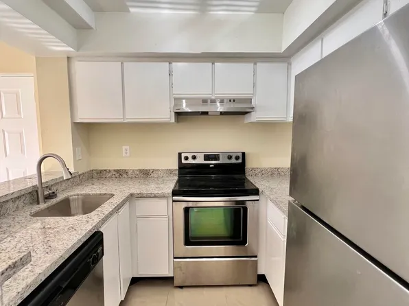 752 Executive Center Dr APT 33, West Palm Beach, FL 33401