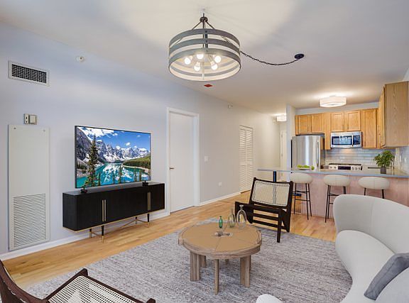 5th image of 645 N Kingsbury St APT 1003