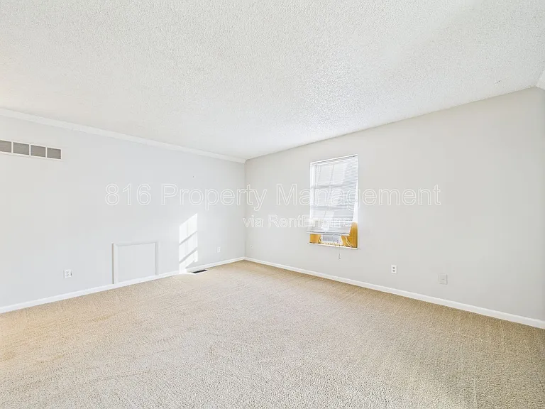 7941 NW 79th Pl — Photo 17