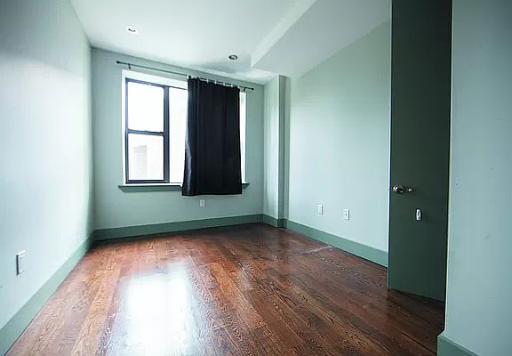 4th image of 508 Seneca Ave APT 3B
