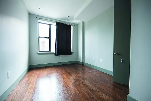 508 Seneca Ave #3B — Photo 4
