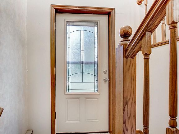 3rd image of 907 Catalpa Pl