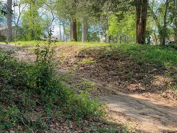 901 Hunter Dr, Palestine, TX 75801