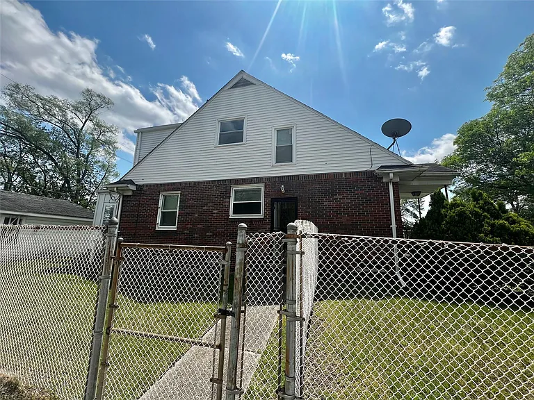 15518 Meyers Rd — Photo 27