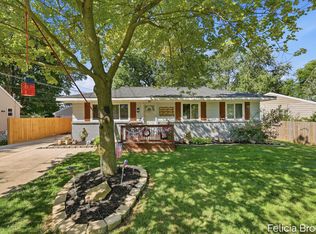 457 Parkside Ave NW, Grand Rapids, MI 49534