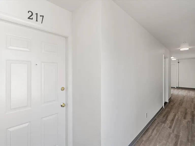 2001 Broadway Ave #223 — Photo 4