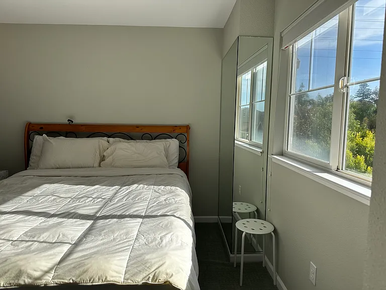 757 Seneca Ter — Photo 12