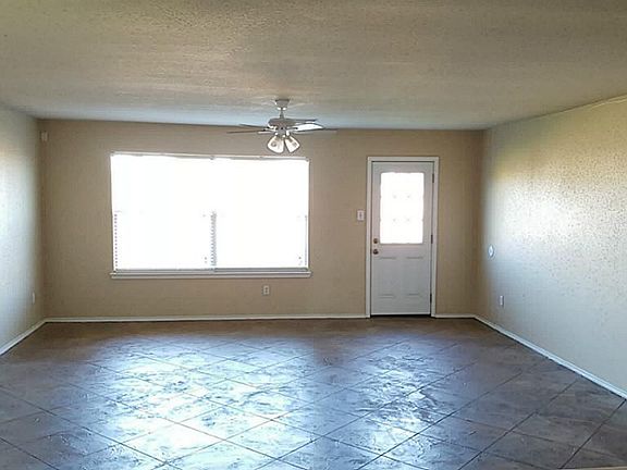 4th image of 2103 Pine Croft Dr