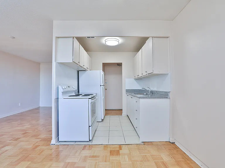 2223 Eglinton Ave E — Photo 8