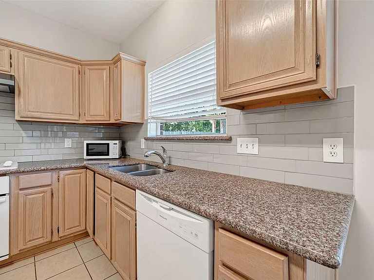 4539 Springfield Lakes St — Photo 11