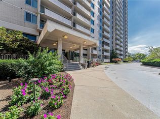 12900 Lake Ave APT 214, Lakewood, OH