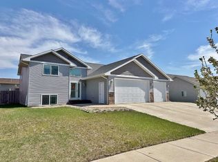 1312 28th St NW, Minot, ND 58703
