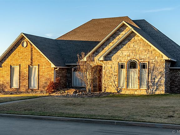 3rd image of 1201 Rosewood Dr