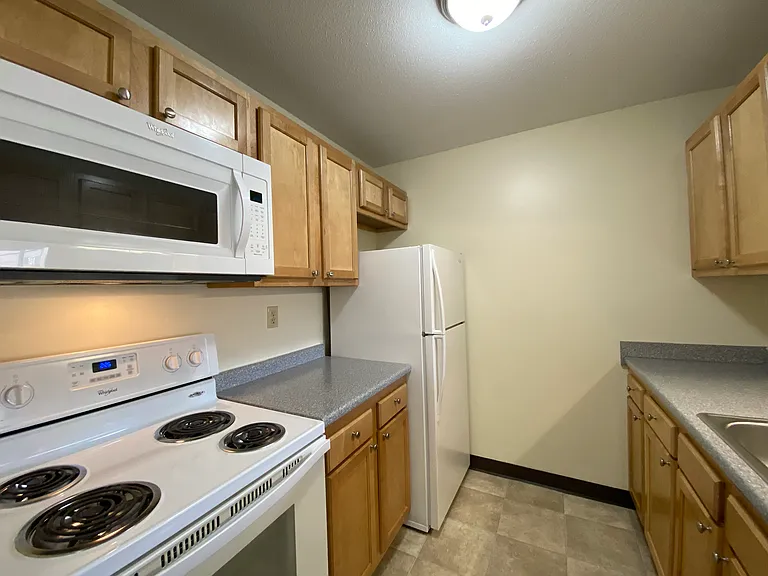 Sunset Ridge Apartments — Photo 20