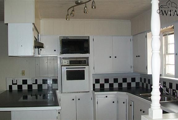 3rd image of 405 W Highland Ave