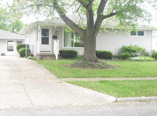 39 Idlewood Dr, Tonawanda, NY 14150