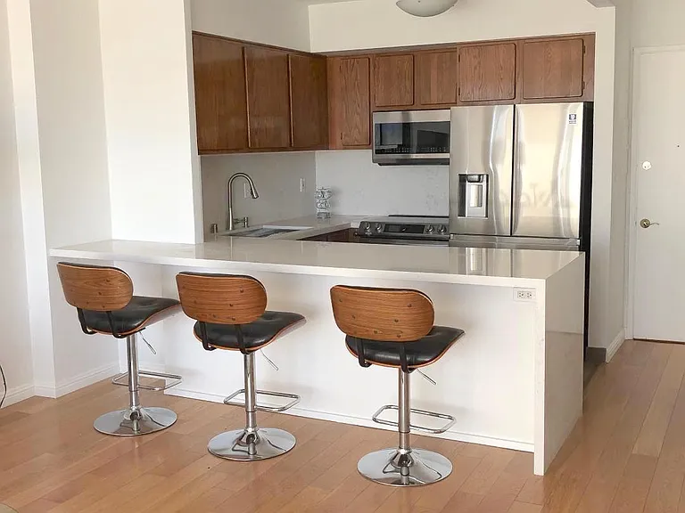 969 Hilgard Ave #609 — Photo 7