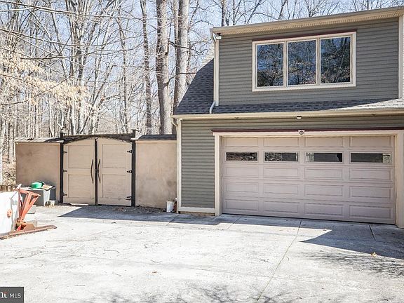3rd image of 735 Leslie Ave