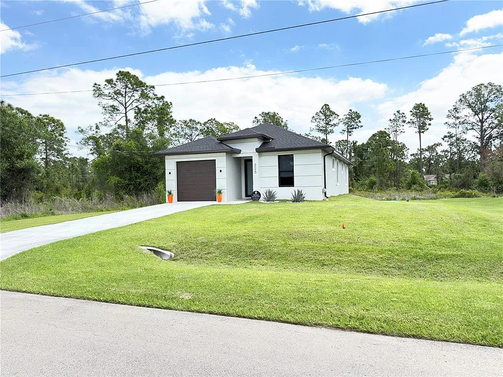 3 bed, 2.0 bath, 1208 sqft, $1,750 — Photo 2