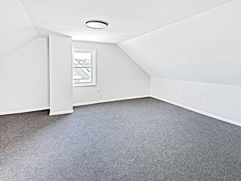 74 S Broadway — Photo 17